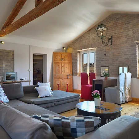 Apartamento Kompitsi Mansion