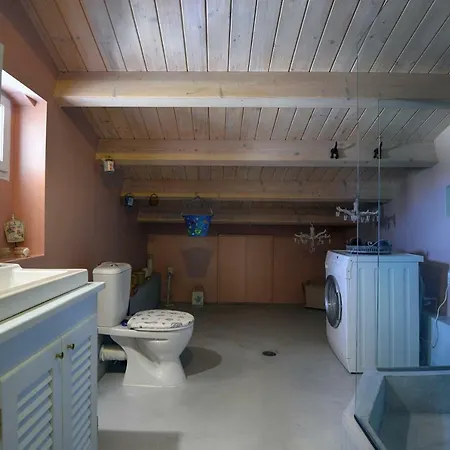Kompitsi Mansion Apartament *